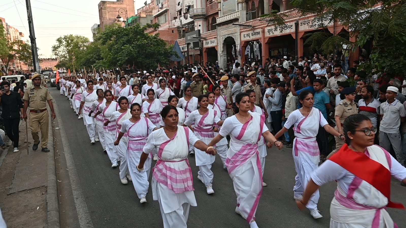 राष्ट्र सेविका समिति का पथसंचलन